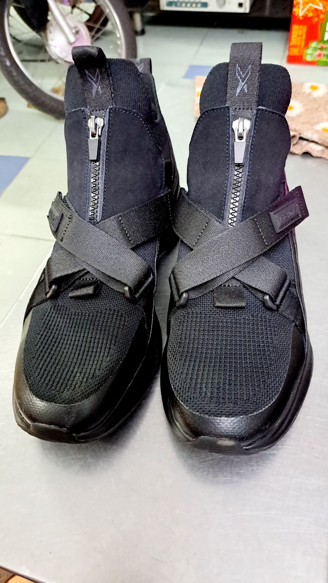 đẹp, vừa chân, đen sang trọng.