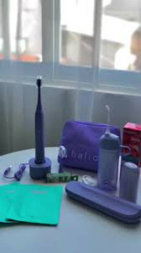 Đỉnh nha má, màu đẹp lắm. Dùng cảm giác răng bóng hơn, ko bị ê buốc mặc dù t vẫn dùng miếng dán răng thường xuyên.