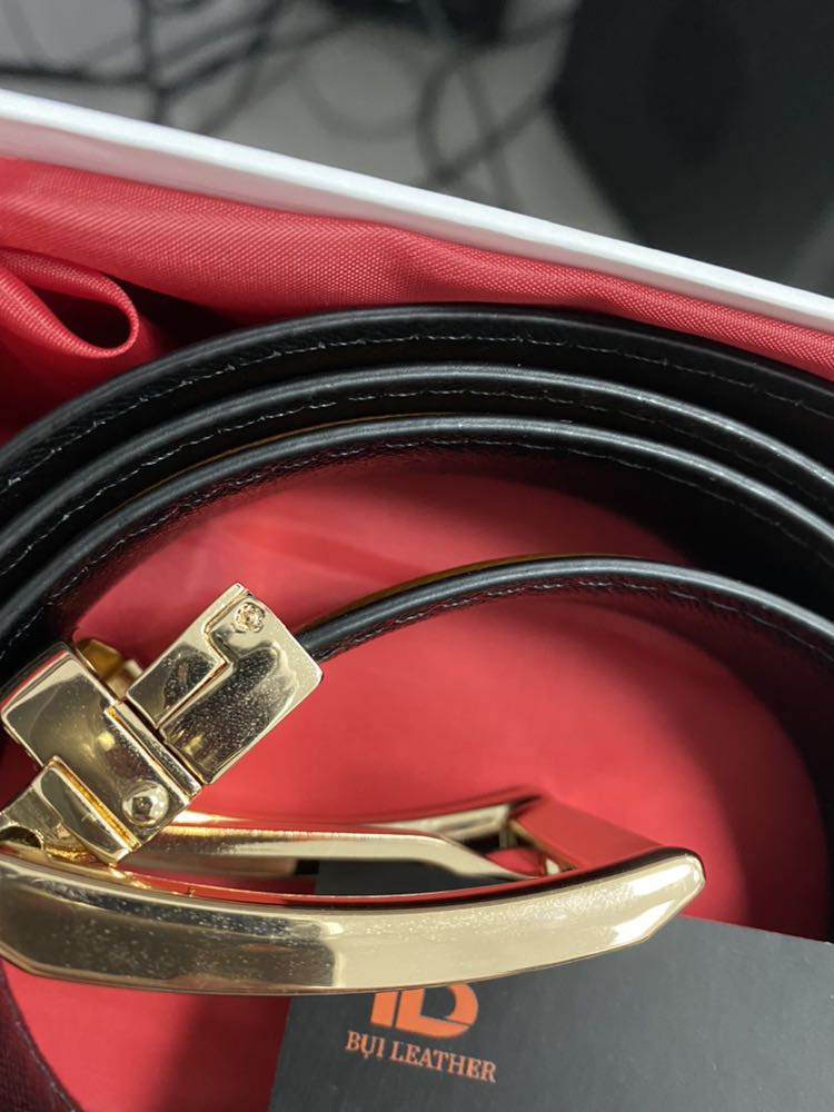 Dây dài cho nhiều size bụng, mẫu mã đẹp. Có khớp xoay đồi mặt dây. Dây dài cho nhiều size bụng, mẫu mã đẹp. Có khớp xoay đồi mặt dây.