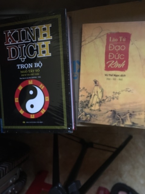 Sách Thánh Hiền nên khó đọc nhg rất trân trọng. Nội dung sách hay nhg mình nghĩ không cần thêm phần Tiếng Anh mà thay phần đó bằng lời giảng giải rõ ràng của tác giả hơn. Vì học Tiếng Anh sẽ học theo cách khác. Còn sách Thánh Hiền đọc chủ yếu để hiểu và biết rõ hơn về lời dạy của Thánh nhân về nhân sinh quan và cuộc sống. Thanks