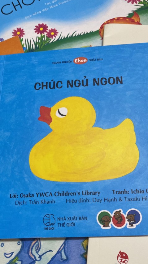 bộ này đơn giản ít chữ nên bạn lớn ko khoái lắm nhưng nhóc bé thì thích nghịch xem màu, sẽ mua thử thêm bộ này đơn giản ít chữ nên bạn lớn ko khoái lắm nhưng nhóc bé thì thích nghịch xem màu, sẽ mua thử thêm