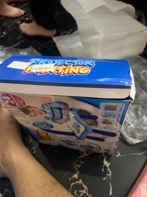 Mình mua màu Hồng thì giao màu xanh , co 3 cái chân sao ráp vào được