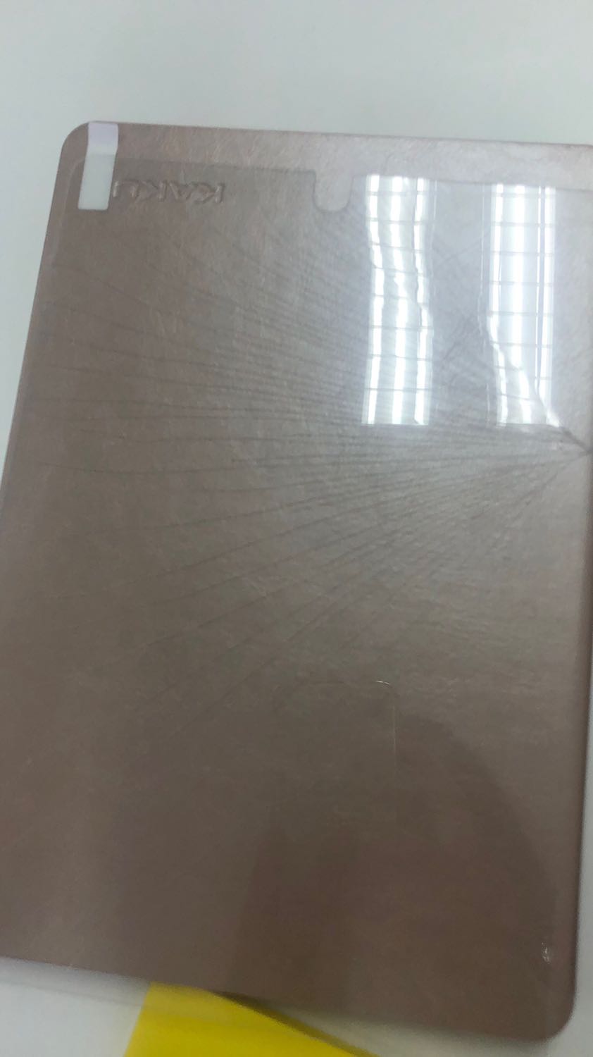 Mở hộp ra đã thấy tấm dán màn hình bị vỡ. Shop đổi hàng giùm mình nhé. Đúng cái của sếp người nước ngoài mới buồn >_ Mở hộp ra đã thấy tấm dán màn hình bị vỡ. Shop đổi hàng giùm mình nhé. Đúng cái của sếp người nước ngoài mới buồn >_