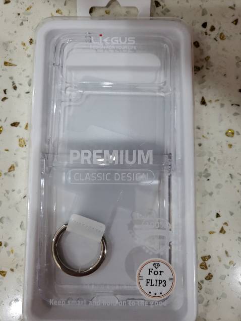 Trong suốt, bóng, mỏng nhưng hơi trơn 1 chút