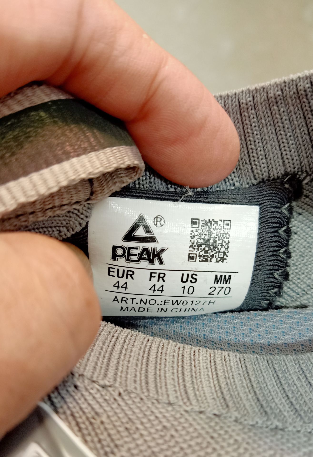 mình đặt 39 mà giao size 44 là sao shop