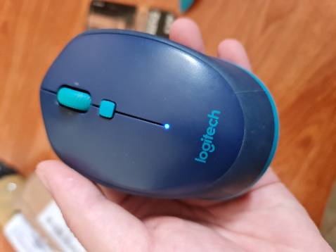 Pin mới giá tốt, trước hình như 1 viên này dùng cho chuột bluetooth mình cũng phải dùng cả năm trời mới hết thì phải. Duracell này chuẩn pin AA alkaline dạng pin khô, hàng nhập khẩu, có nhãn phụ tiếng Việt đúng chuẩn. Có End date tận ***, PD (Power Delivery) *** đúng so với mặt trước thông tin 10 years Guaranteed in storage.