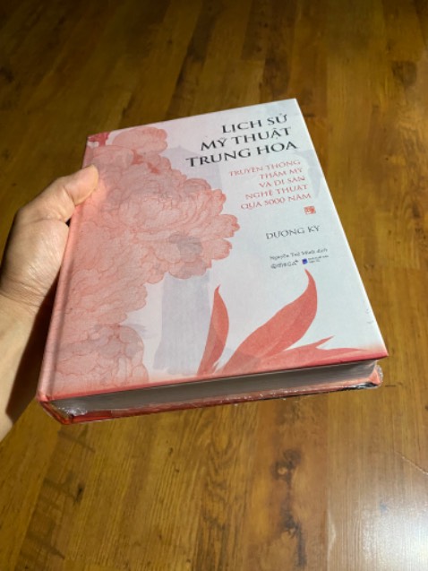 Sách đến tay nguyên seal, không bị móp méo, cấn góc dù shop đóng gói chưa đc kỹ càng.