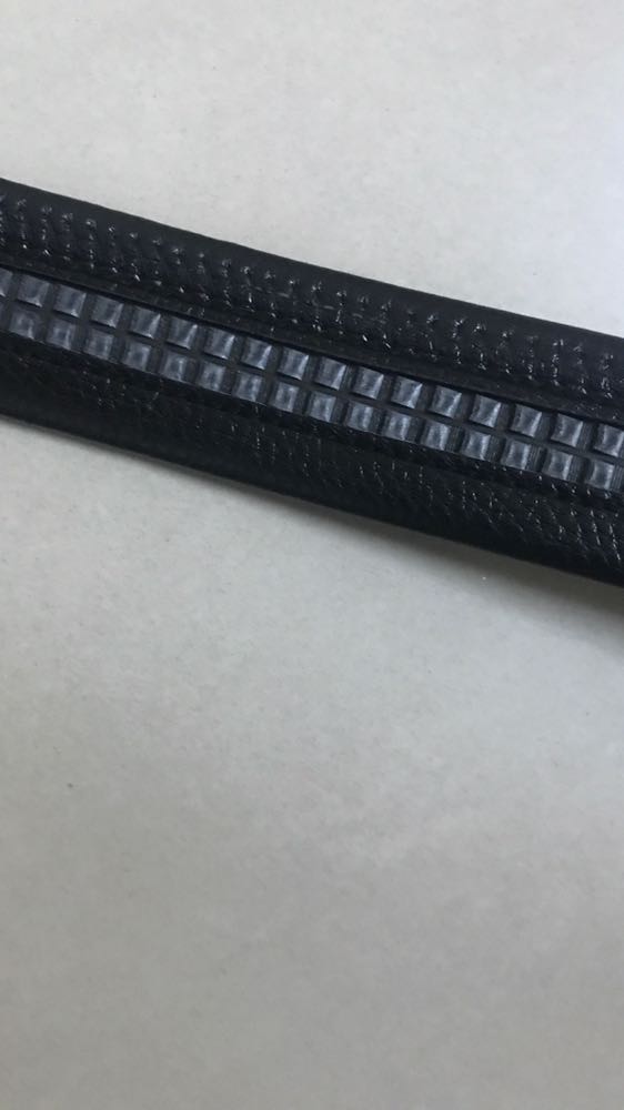 Thắt lưng thời trang, thiết kế đơn giản mà đẹp. Dây da mền và tốt.