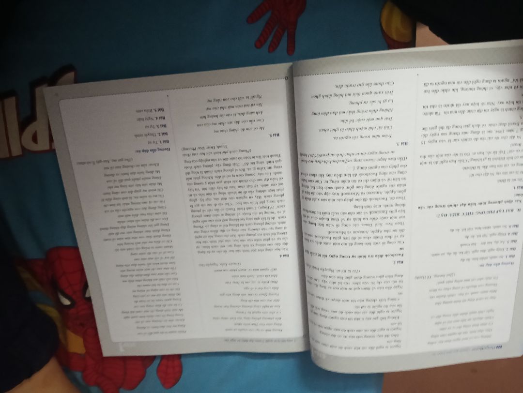 Tiki giao hàng siêu nhanh ms đặt tối hôm qua mà sáng nay đã có rồi. sách khá năng và dày, đbt khá to nhưng riêng quyển tiếng Anh thì hơi mỏng. học xong 3 quyển này mà được hơn 8 điểm thi đại học thì tốt quá :333