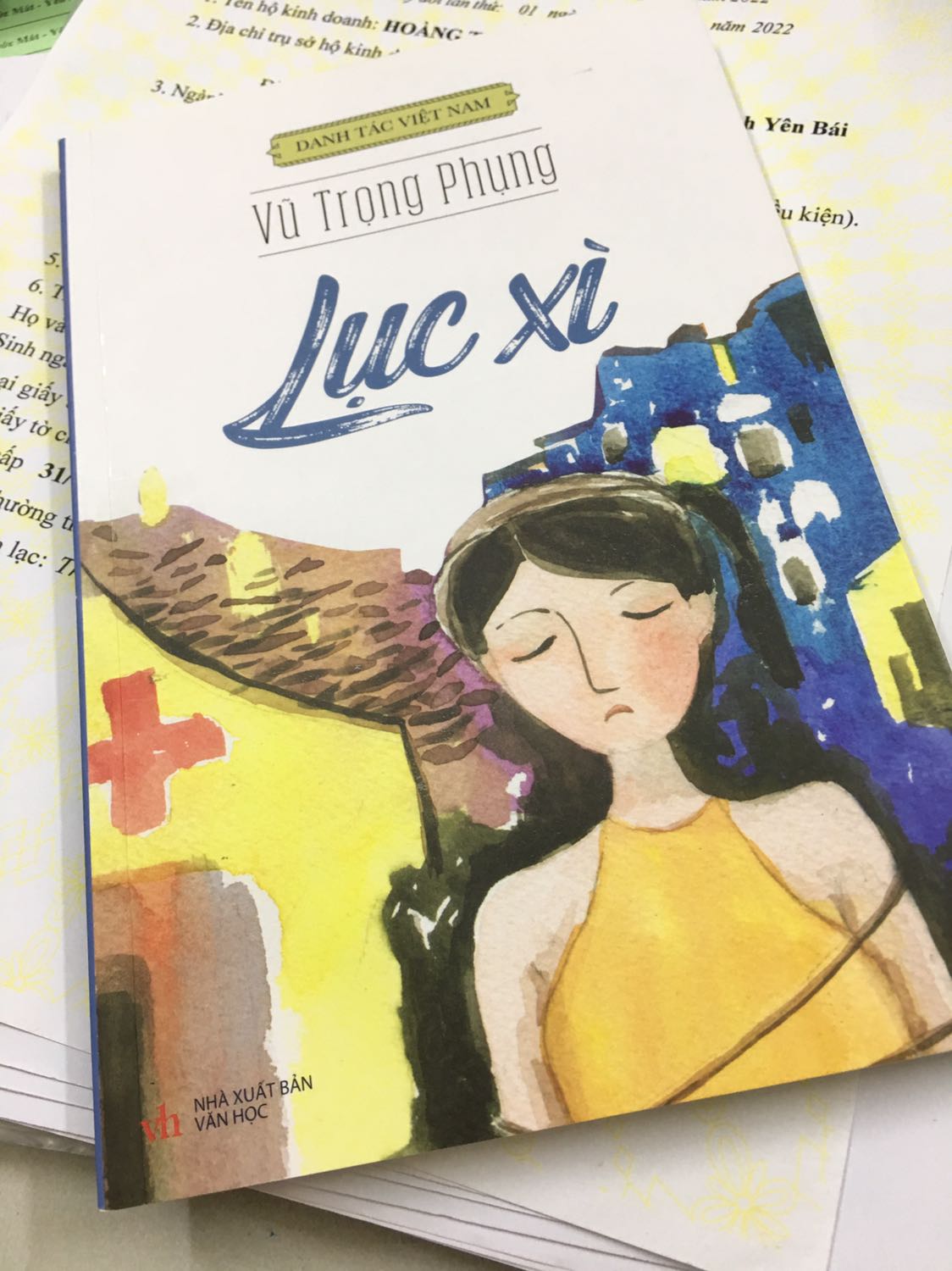 Sách đẹp, bìa cứng cáp, giấy ngà chống loá, in rõ nét.