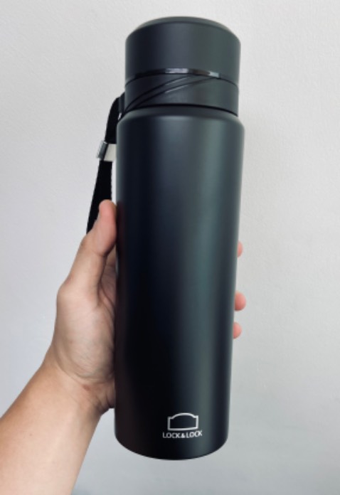 Tôi đánh giá cao về sản phẩm này từ thiết kế, màu sắc, chất lượng cho đến tính thân thiện. Thiết kế rất sang trọng, trendy, mức độ hoàn thiện sản phẩm cao, kết cấu vừa đơn giản, dễ sử dụng nhưng vẫn đảm bảo được tính năng sản phẩm là giữ nhiệt.