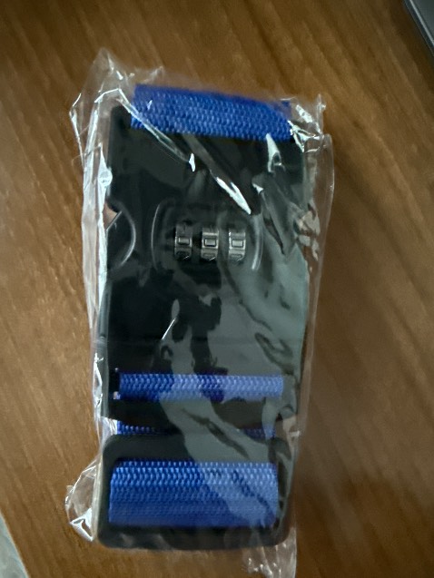 Giao nhầm loại và màu. Đổi lại giúp anh.