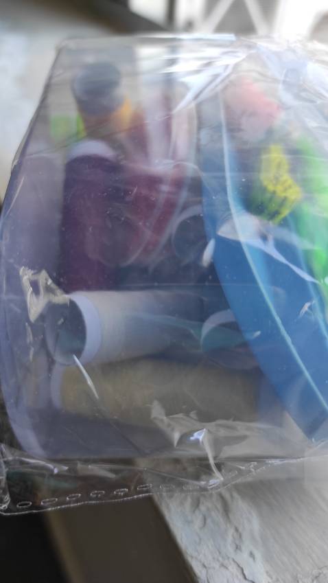 hộp kim chỉ có giá ba muoi bảy ngàn đồng 37.000 đ (đã bao gồm phí vận chuyển)