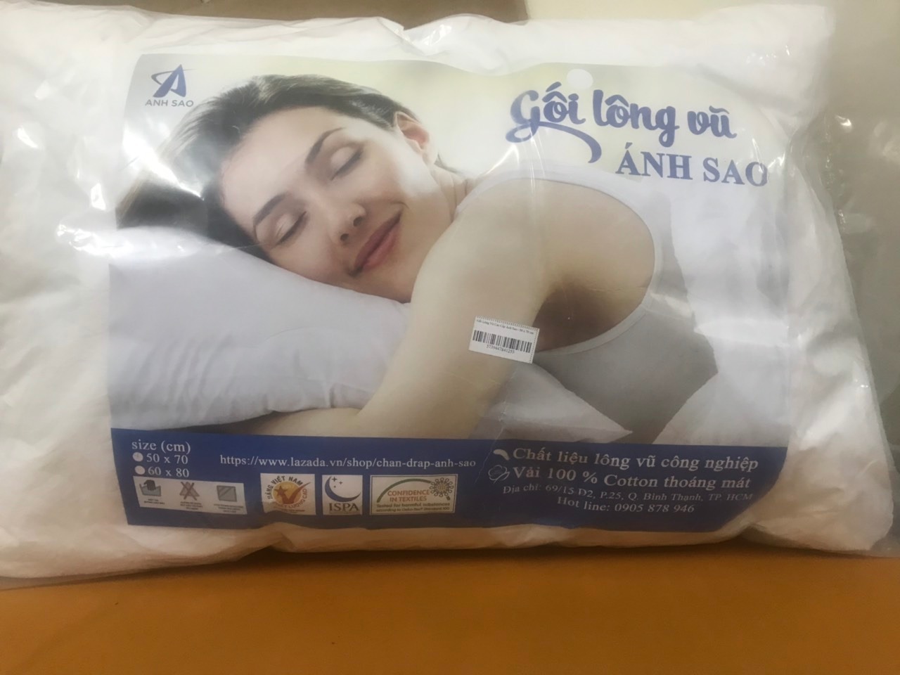 Gối của Thương hiệu Ánh Sao, size gối lớn nên kê hết trọn cái lưng. Nằm cổ hay gác chân đều thích mê. Tiki giao hàng cũng nhanh, đảm bảo trong 2h, mà cũng cần mua thêm vỏ gối cùng size, chắc để mình order thêm từ shop.