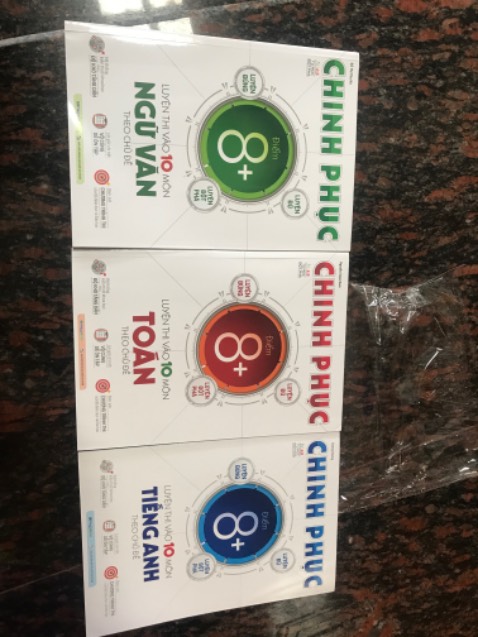 Giao hàng đúng hạn, nhiệt tình. Sách khá to và dày cầm chắc tay, không bị móp méo, hướng dẫn khá chi tiết tuy sách có vài điểm kết quả sai nhưng cũng không ảnh hưởng nói chung ngoài sự mong đợi