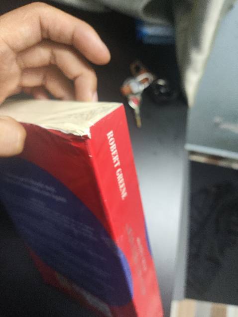 Bọc ngoài còn nguyên nhưng mở ra thì cấn rách mất một góc.
Không biết phải do bên vận chuyển không
Sau đó Tiki đã đổi sách mới cho mình.
10 điểm