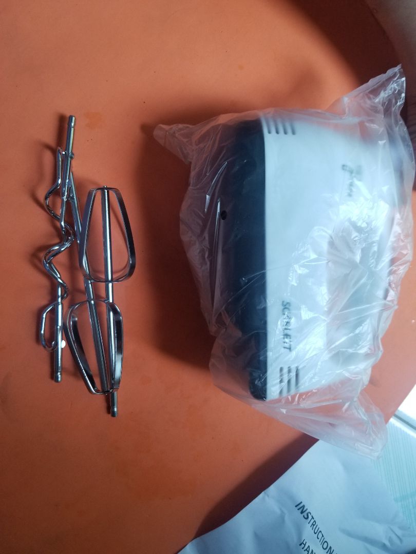 rất trân trọng cách làm việc của những anh Shipper Tiki
trưa nay trời mưa rất lớn nhưng anh Shipper vẫn giao sớm hơn 30p
anh ướt mèm mình kêu nghỉ đi rồi giao tiếp nhưng ảnh kêu còn nhiều đơn phải giao đúng hẹn làm mình rất cảm động
về sp thì giống hình chính hãng scarlett 
mình đánh trứng thấy ok khá êm
giá vậy thì good rồi
thanks Tiki