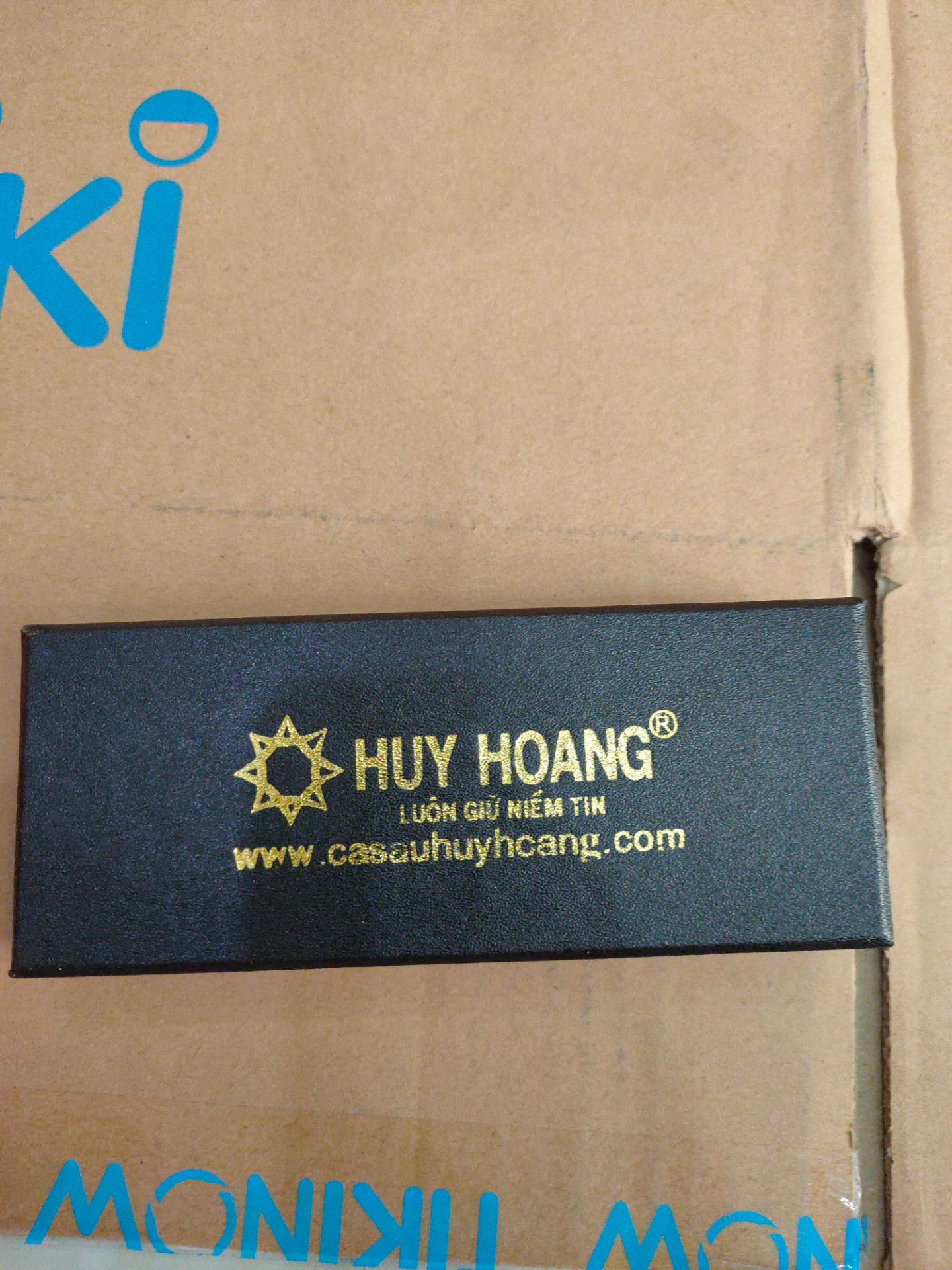 Dây đồng hồ đẹp... Tuy chỉ là dây đồng hồ nhưng shop có hộp và bảo hành 1 năm rất ok