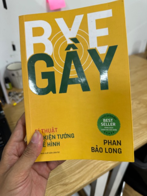 Sách dày dặn in màu rất đẹp,
Nội dung dễ đọc và dễ áp dụng mình đọc 1 lèo 2 tiếng là xong có chế độ ăn và tập luyện luôn
Mình đã áp dụng hơn 1 tuần đac tăng được 2kg rồi