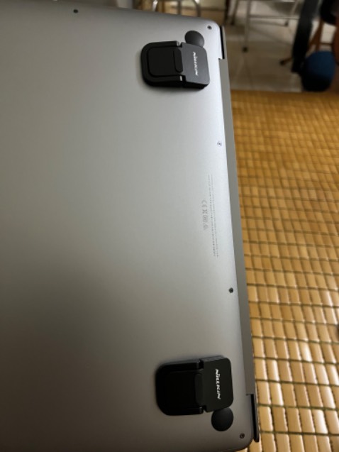 Không hài lòng. Chọn Plus nhưng giao loại thường. Mọi người tránh xa ra nhé.