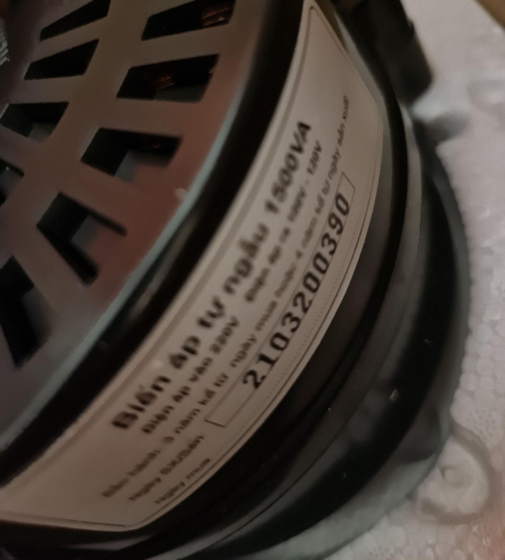 đặt cục biến áp 2000Va shop giao 1500Va, ko xử lý cho khách kêu gọi tổng đài tiki, nói chung thất vọng.