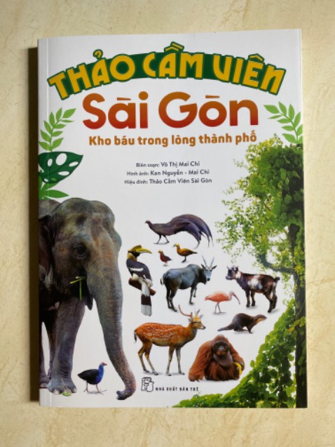 Sách ảnh đẹp, nhiều thông tin cơ bản hữu ích về các loài động thực vật hiện hữu tại Thảo Cầm Viên. Ngoài ra còn có sơ lược về lịch sử hình thành và phát triển của TCV
Sách được đóng gói kĩ