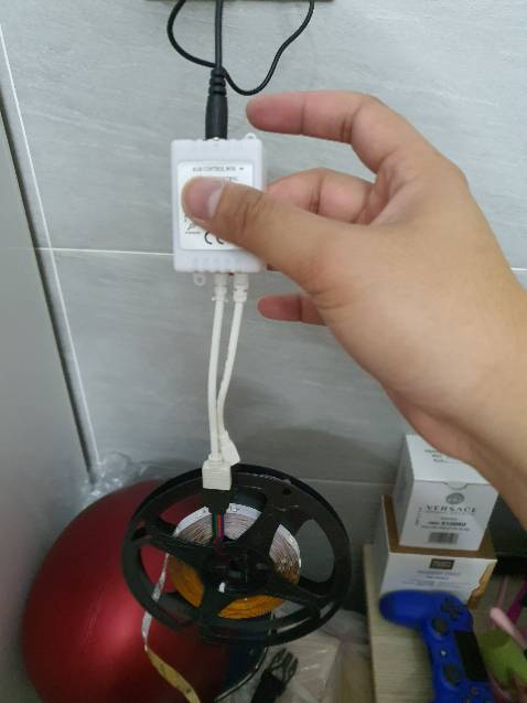 Sản phẩm lỗi, dùng không được, cắm nguồn vào bật công tắc remote vẫn thấy tối thui. Đã báo cáo với tiki để xử lý thu hồi nhưng hiện tại vẫn chưa được xử lý. Sản phẩm lỗi, dùng không được, cắm nguồn vào bật công tắc remote vẫn thấy tối thui. Đã báo cáo với tiki để xử lý thu hồi nhưng hiện tại vẫn chưa được xử lý.