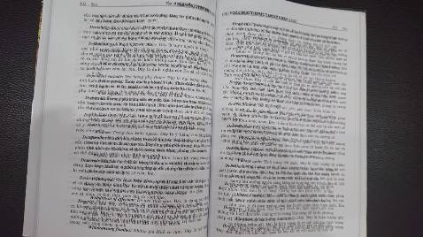 Sách bị in lỗi, chữ in chồng nhau bị nhiều trang lắm, mình chỉ upload được tối đa 5 hình thôi.
Không biết tiki có cho thu hồi lại không.
Thân.