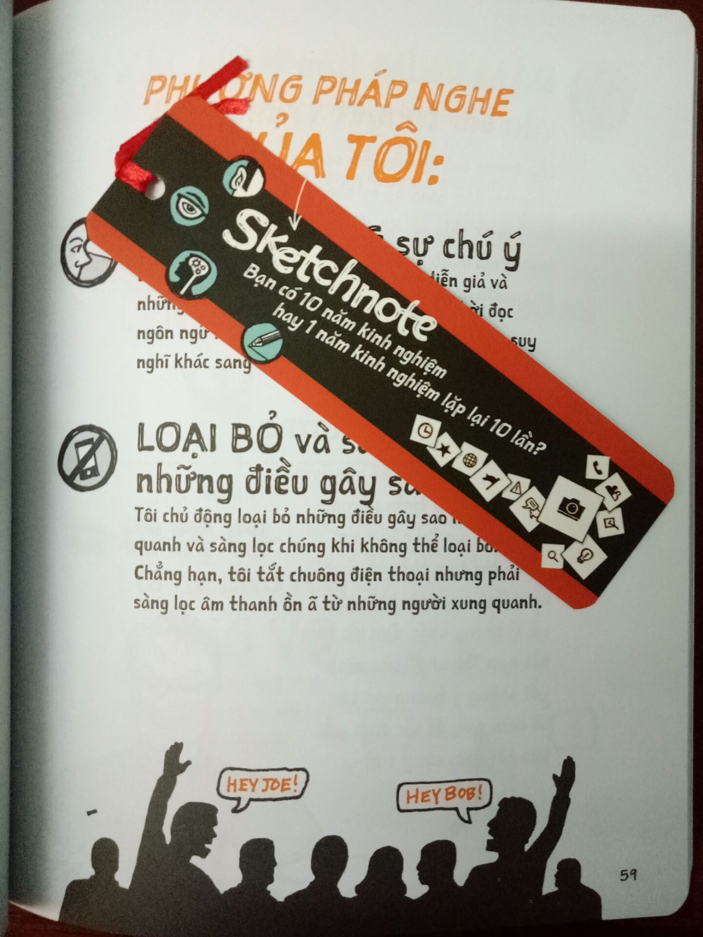 Tiki giao hàng rất nhanh, sách mới, được bao nilon cẩn thận, không có dấu hiệu rách hay nhăn gì. Trên thùng còn có mấy miếng giấy chống sốc với tránh khi rạch thùng chạm phải sách nữa. 

Về nội dung thì mình cực kỳ hài lòng với quyển sách này, hướng dẫn rất dễ hiểu, có mấy ví dụ cụ thể, nếu bạn nào không đi theo từng bước như ngta hướng dẫn một mình được thì có thể vẽ lại mấy cái trang hình sketchnote của người ta. Vẽ chừng 5 - 6 lần là nhận ra phần nào cách họ tư duy ngay. 

Mặc dù hơi mắc chút, nhưng mà đáng tiền.