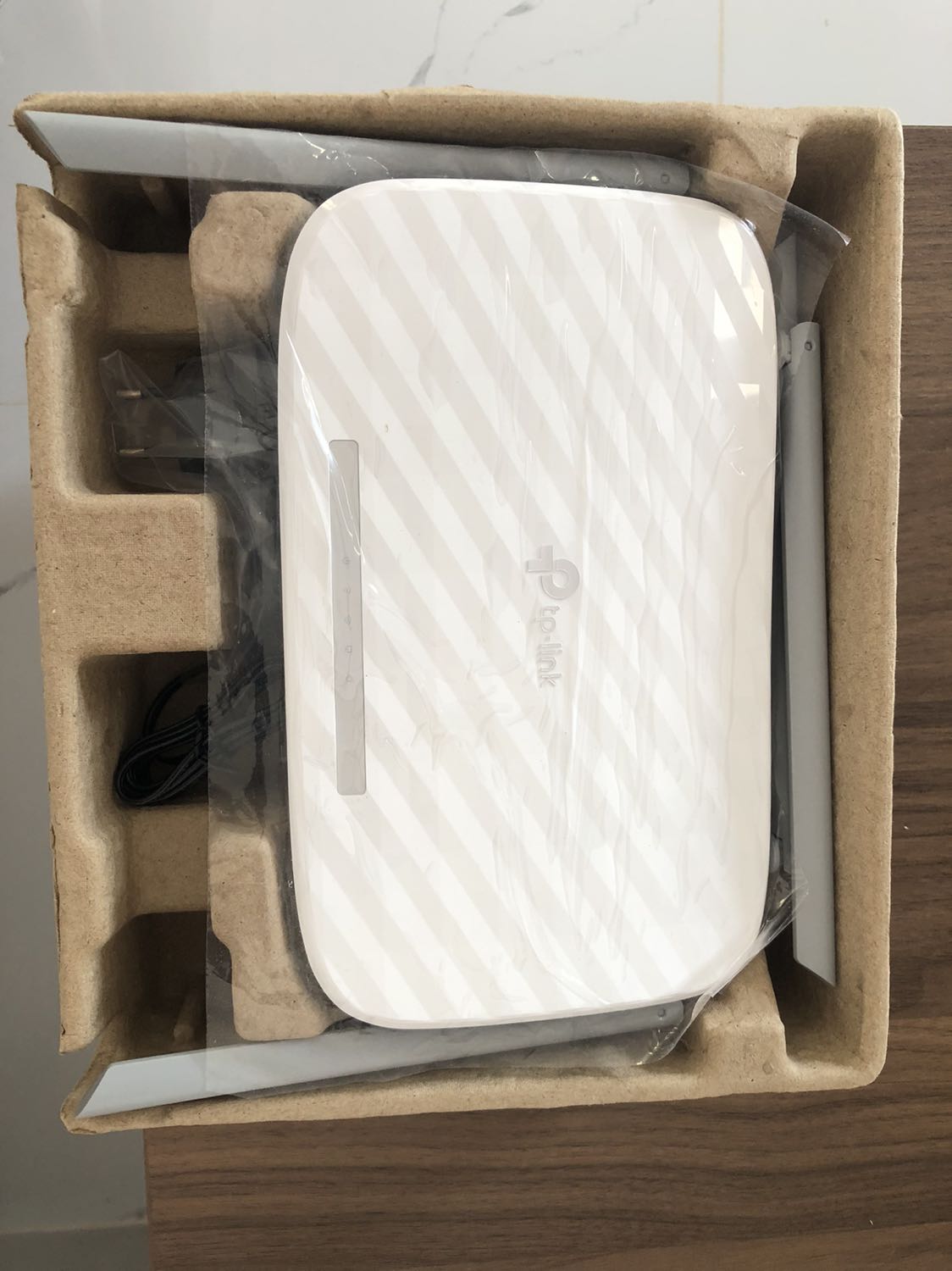 Tiki ship siêu nhanh. 
Đóng gói hàng ok. Hàng mới.
Thiết lập nhanh chóng và kết quả khá OK với 2 băng tầng. Mạng 5Ghz chạy ngon hơn modem cũ "một chút".
Ảnh đầu là modem cũ mạng 2.4Ghz.
Ảnh thứ 4 là mạng 5G mới và ảnh cuối là 2.4G mới Tiki ship siêu nhanh. 
Đóng gói hàng ok. Hàng mới.
Thiết lập nhanh chóng và kết quả khá OK với 2 băng tầng. Mạng 5Ghz chạy ngon hơn modem cũ "một chút".
Ảnh đầu là modem cũ mạng 2.4Ghz.
Ảnh thứ 4 là mạng 5G mới và ảnh cuối là 2.4G mới