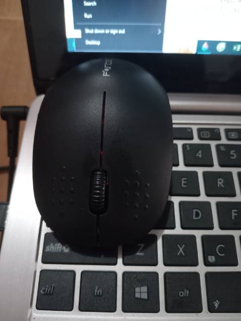 Mk.mua hai cái nhưng 1 cái đã hỏng. Con lăn k sử dụng được. Đề nghị tiki kiểm tra chất lượng sp trươc khi gửi cho khách hàng