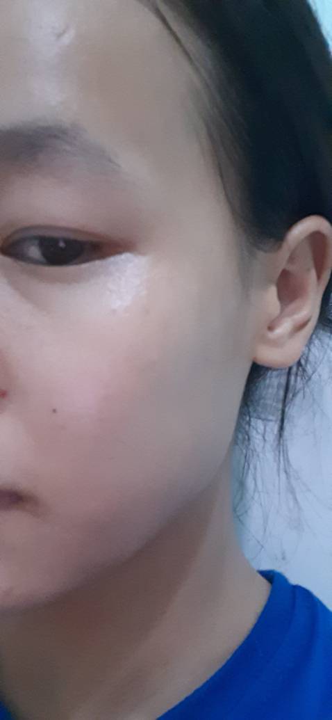 Hương thơm nhẹ nhàng, mk dùng dưỡng ẩm kết hợp đắp mặt nạ thấy da rất ẩm, mướt hẳn