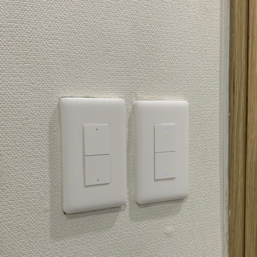 Ngày trước muốn dùng phải ship từ Amazon về rất lâu. Nay có thể mua từ Tiki tiện hơn rất nhiều, đã vậy còn được bảo hành 1 năm nữa. Giá thì rẻ hơn so với tự ship từ Mỹ về. 
Chất lượng sản phẩm rất ổn, chỉ mất từ 15-20p để lắp đặt hoàn chỉnh, kết nối ổn định, nhanh, nhạy, kết hợp tốt với các thiết bị khác trong hệ sinh thái Aqara. Kiểu dáng đơn giản hiện đại, phím bấm vật lý cho phản hồi tốt, cảm giác thân thiện hơn so với các mặt công tắc cảm ứng trên thị trường.