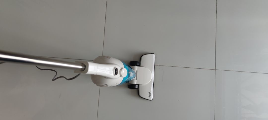 Tiki giao hàng sớm hơn thời gian dự kiến. Máy nhẹ và rất phù hợp cho các bạn nữ. Dùng điện nên chắc sẽ ổn định và lực hút mạnh hơn các máy dùng pin. Dễ tháo lắp, chỉ cần nhìn hướng dẫn 2 phút. Nhiều đầu hút phù hợp cho nhiều trường hợp khác nhau.