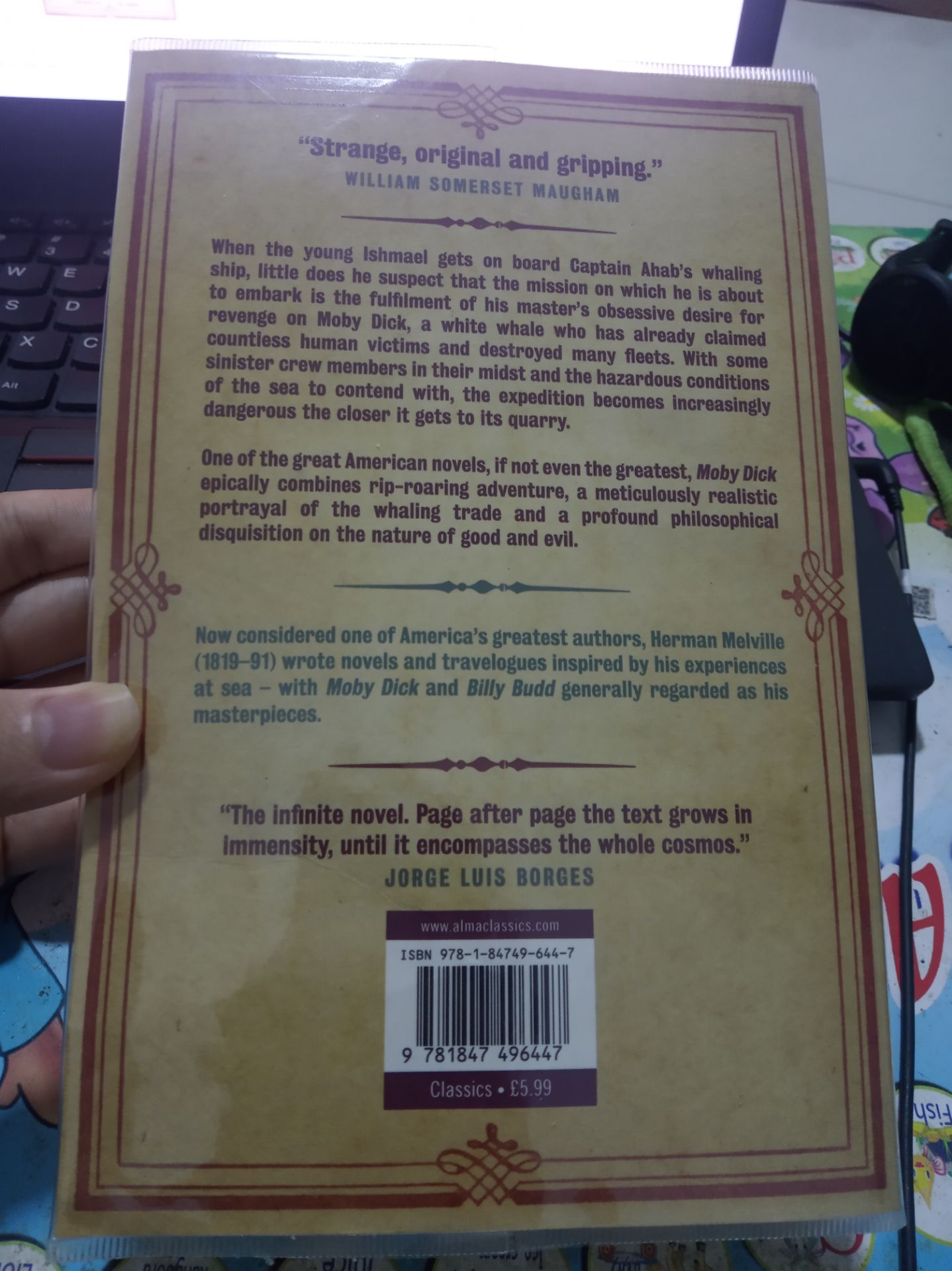 Giao hàng nhanh, sách chất lượng tốt, không có lỗi gì về hình thức. Giá cả quá rẻ cho một cuốn ngoại văn, lại còn là tác phẩm Moby Dick nổi tiếng.
Font chữ nhỏ hơn so với những cuốn sách tiếng Việt thông thường nhưng với một cuốn ngoại văn mà bìa đẹp, giấy tốt, giá rẻ như thế này thì không thể phàn nàn được. Hầu hết các cuốn ngoại văn bản đẹp, chữ to thì giá sẽ khá cao
