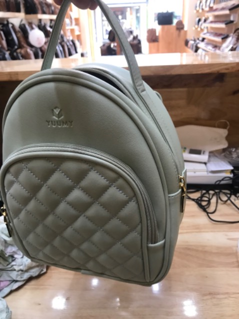 sản phẩm rất đẹp , màu sắc tươi sáng dễ phối đồ khi đi chơi hay đi làm 
tôi sẽ luôn ủng hộ shop ạ ❤️❤️