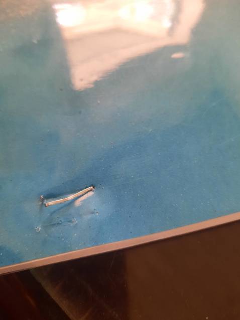 Ghim bấm ổn. Được tăng thêm hộp ghim nhưng mà chất lượng ko tốt, bấm giấy nhiều thì bị gãy.