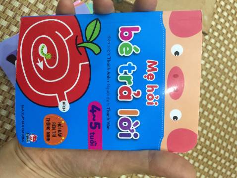 sách khổ nhỏ nhưng có nhiều câu hỏi.