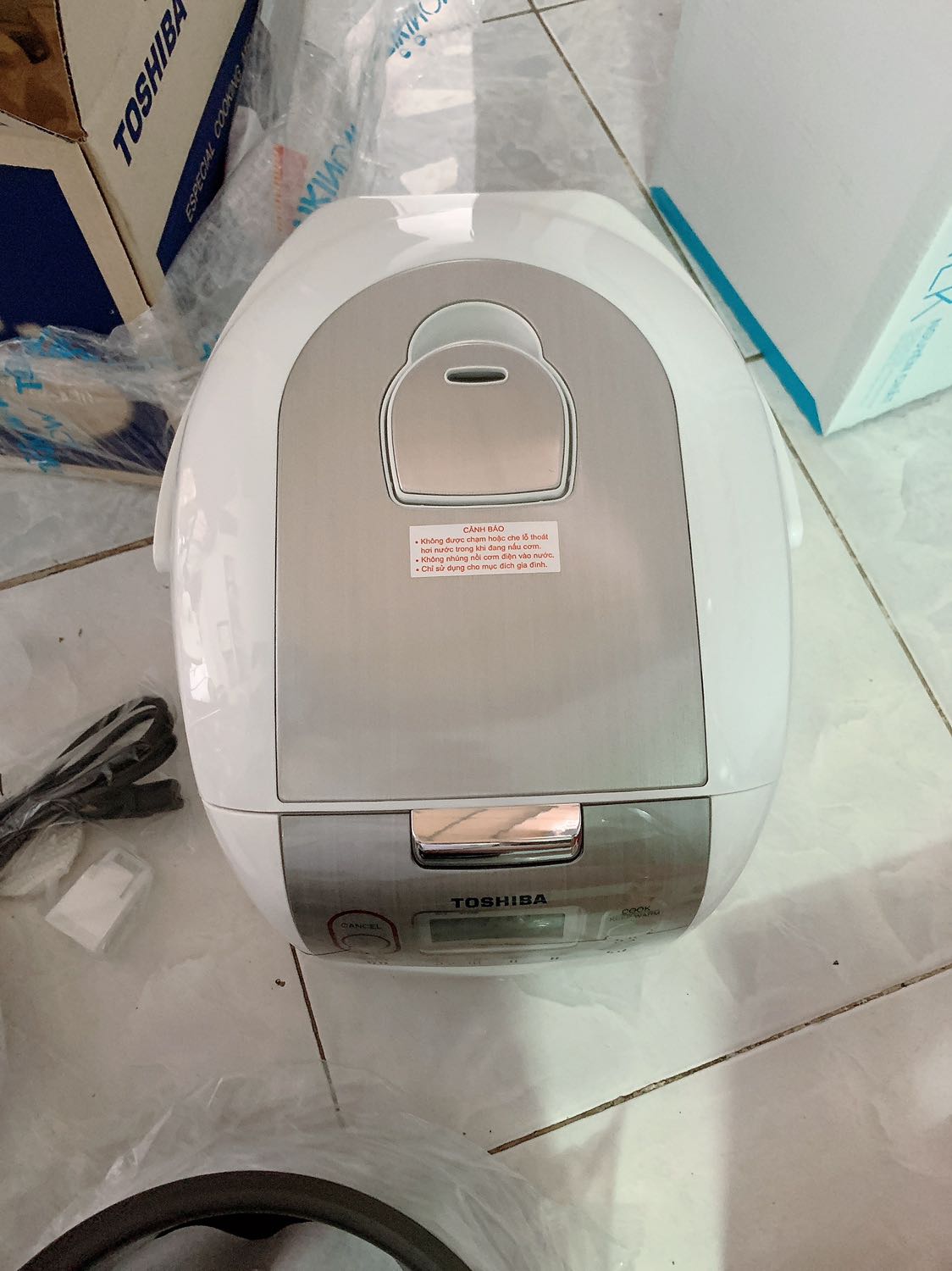 Hàng chính hãng sao không thấy có giấy bảo hành? Không biết cách nào để liên hệ nhà bán hàng , nhà bán hàng vui lòng liên hệ lại giúp mình .... shop cũng k có mục chát với khách hàng .... nồi chưa dùng nên chưa biết chất lượng thế nào Hàng chính hãng sao không thấy có giấy bảo hành? Không biết cách nào để liên hệ nhà bán hàng , nhà bán hàng vui lòng liên hệ lại giúp mình .... shop cũng k có mục chát với khách hàng .... nồi chưa dùng nên chưa biết chất lượng thế nào