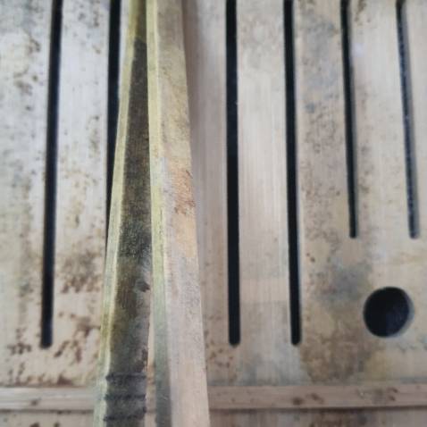 Khay gỗ và kẹp trà mốc xanh. Làm quà tặng ko ổn