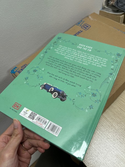 Sách chất lượng tốt. Mà bị cong ở góc nên cho 4 sao