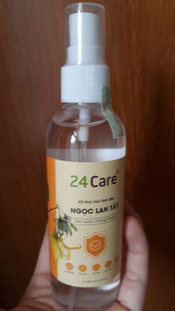 Mùi hoa thơm ngào ngạt luôn ak, ai thích mùi hoa thì không bỏ qua chai này đc đâu. Nhãn chai nhìn cũng xinh nữa. Shop còn bọc hàng quá kỹ nữa. Cho 5 sao luôn!