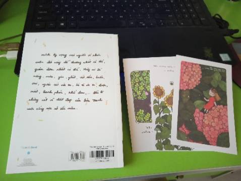 Đợi thời gian xử lý lâu chút thôi chứ giao hàng thì nhanh. Đóng gói thì ở mức ổn. Sách mk nhận đc đẹp, đúng phân loại, poscard siu đẹppppp, sách dày dặn, cầm rất nặng tay 😆❤️❤️❤️