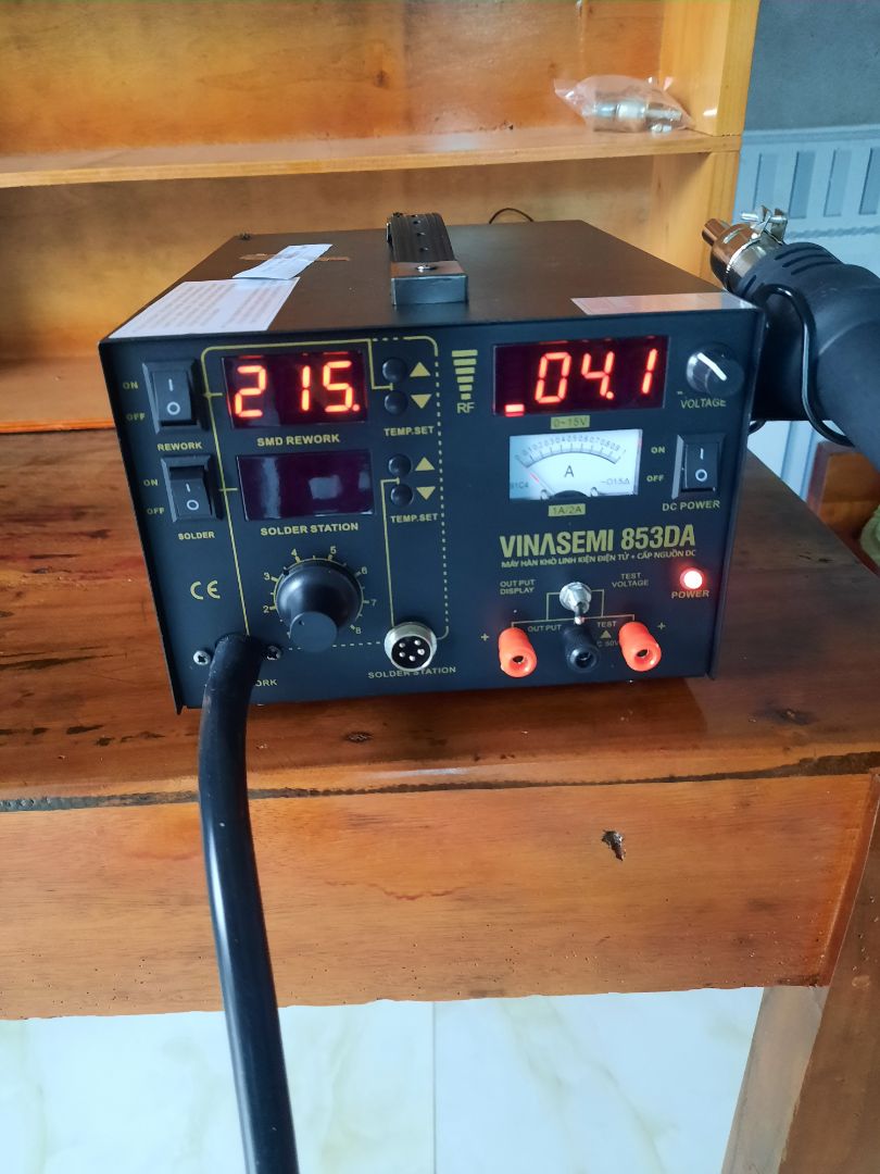 sản phẩm không tốt gây ra tiếng ồn lớn khi hoạt động và không ngắt khò khi đặt tay khò lên giá đỡ