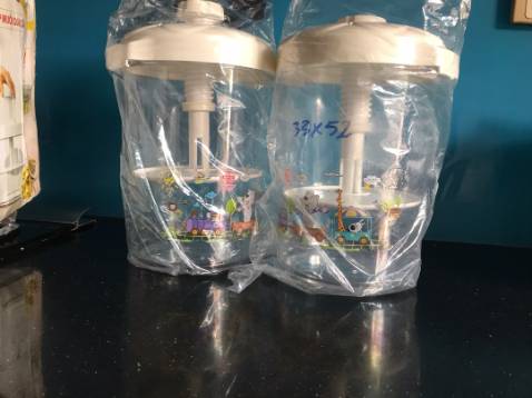 Nhựa dày dặn tiện lợi vì có vỉ nén. Mua được cân cà về thì nhận đc hàng luôn. Muối đc khoảng 2 kg cà ý.