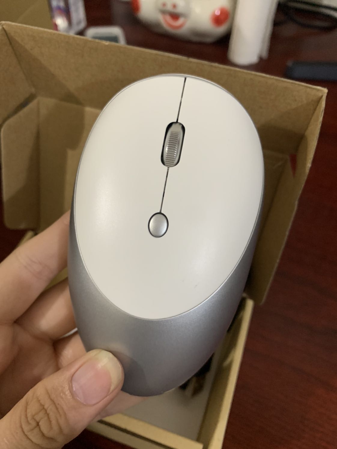 Chuột rất xinh thiết kế lạ mắt, mình siêu thích các con chuột mỏng, nhẹ, mix màu nhìn cũng hay hay, shop bán các mẫu chuột rất đã dạng. Mình ủng hộ shop mong shop phát triển hơn nữa