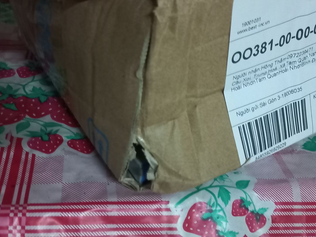 lần đầu đặt hàng của tiki mà đóng gói tệ quá chừng luôn á, đơn 4 q sách mà cái hộp giấy mỏng lè nhận hàng móp méo lộ cả sách bên trong thì còn gì là sách nữa ạ, sách bị móp, nhèo, bong hết cả từ góc đến bìa.