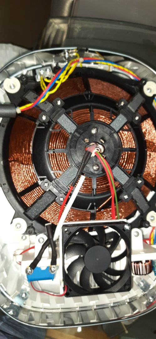 Nồi lớn đủ cho gia đình 4-5 người  ăn. Tuy nhiên nấu lâu và hơi ồn do quạt giải nhiệt chạy. chỉ có mâm từ đáy nồi chứ không có vòng từ ở trên như hình quảng cáo. chất liệu bình thường không có gì đặt biệt.