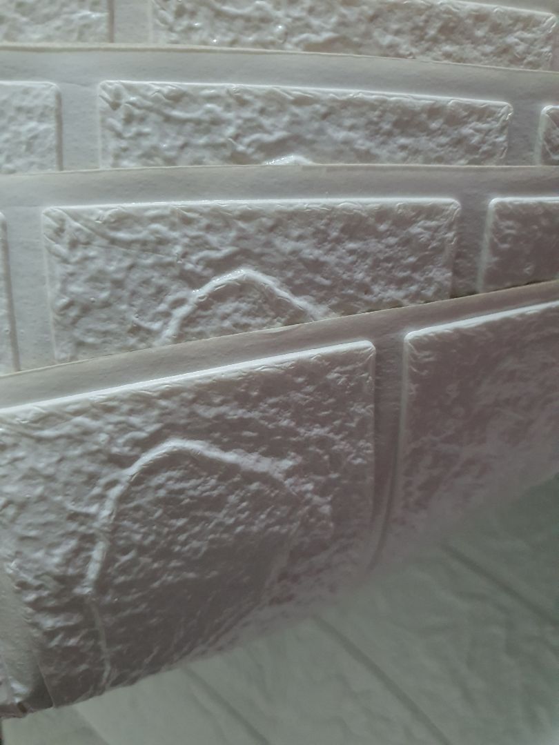 mình mua xốp dán tường lần này là lần thứ 3 trên tiki nhưng lần thứ 3 này không hài lòng tí nào.Shop bán hàng không đúng loại 1, nếu bán hàng kém như vậy thì đừng để là loại 1, khách hàng thấy giá hợp lý và phù hợp túi tiền thì tự động sẽ mua, bán hàng thì có tâm tí xíu đừng để khách hàng phải thất vọng, chỉ có 151.000đ cũng không ảnh hưởng gì với người mua hàng nhưng ngược lại sự uy tín của shop không đáng tin. xốp dán mỏng dánh độ dày chỉ có 3mm mà nói là 5mm. lần trước tôi mua rất là dày bây giờ độ dày chỉ bằng 1/2 của những lần mua trước.