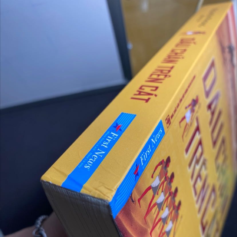 Sách nguyên seal không có lỗi gì. Có nhiều trang in màu và chất lượng giấy thì quá tuyệt luôn. Chưa đọc nhưng mình được giảng viên gợi ý sách để tham khảo (không hẳn là tham khảo, chủ yếu là bạn nào thích thì có thể tìm đọc) và mình cũng rất thích thể loại này. Tất cả đều rất oke nha.